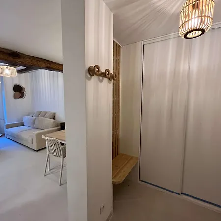 2 Bedroom With Balcony Center Apartament Paryż
