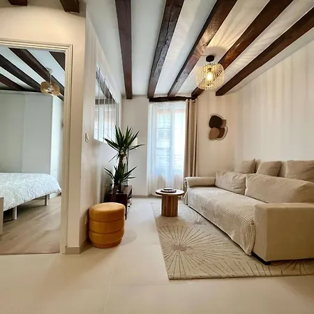 2 Bedroom With Balcony Center *