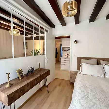 2 Bedroom With Balcony Center * Paryż