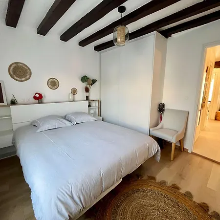 2 Bedroom With Balcony Center