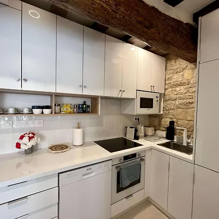 2 Bedroom With Balcony Center *