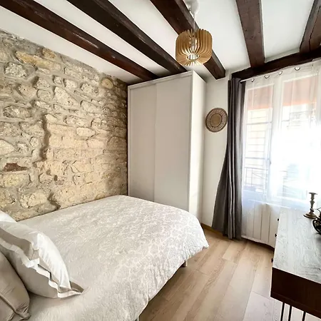 2 Bedroom With Balcony Center