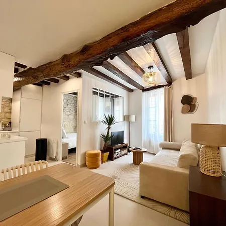 2 Bedroom With Balcony Center Apartament