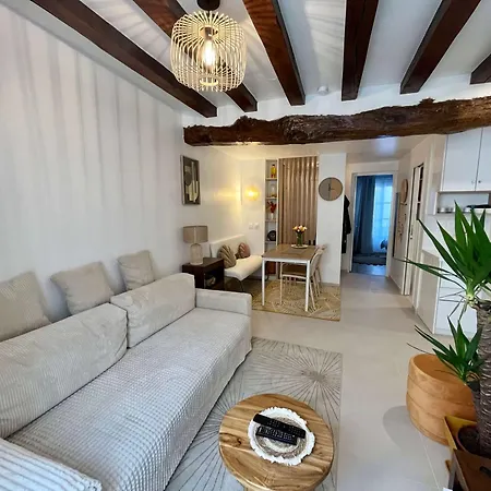 Apartament 2 Bedroom With Balcony Center